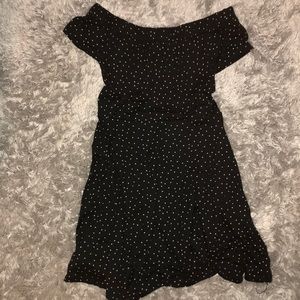 Super cute off- shoulder dress!!